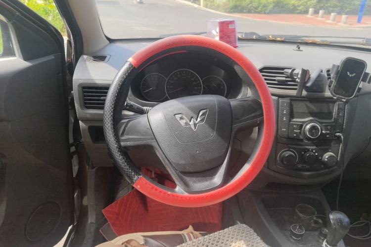 Used Wuling Hongguang 2020 1.2L S Base Model China VI LSI Steering Wheel