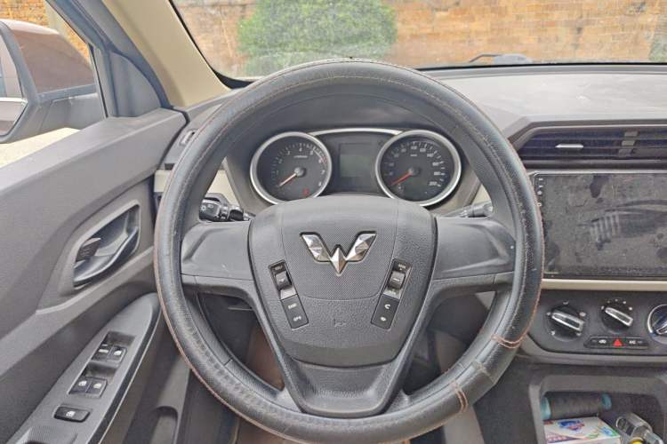 Used Wuling Hongguang 2020 1.2L S Base Model China VI LSI Steering Wheel