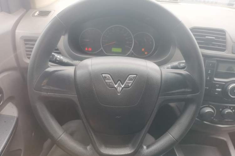 Used Wuling Hongguang 2020 1.2L S Base Model China VI LSI Steering Wheel