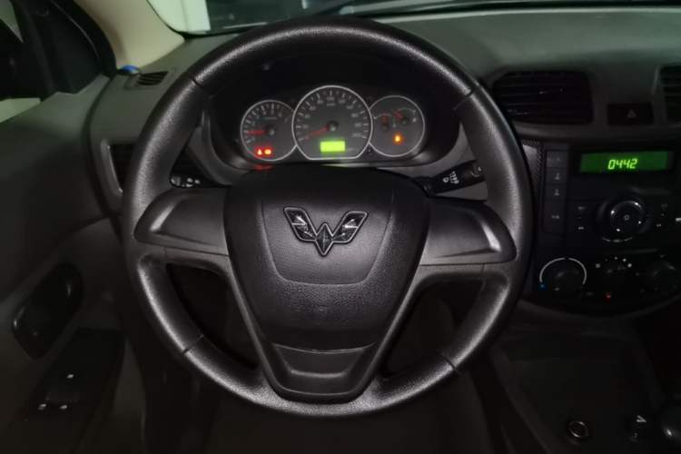Used Wuling Hongguang 2020 1.2L S Base Model China VI LSI Steering Wheel