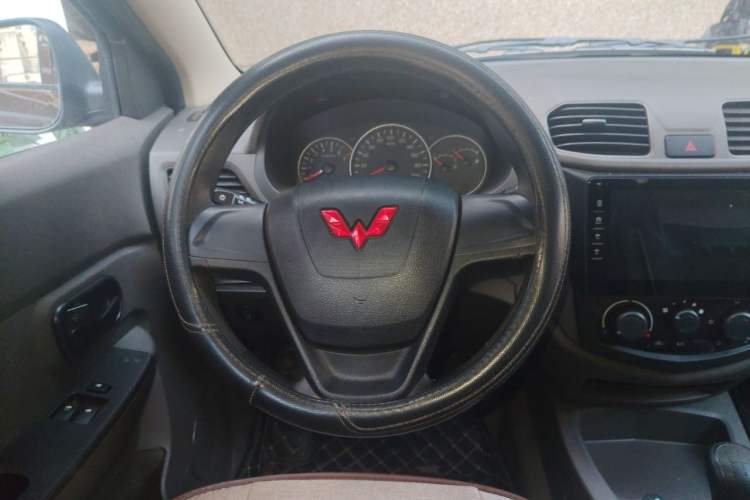 Used Wuling Hongguang 2020 1.2L S Base Model China VI LSI Steering Wheel