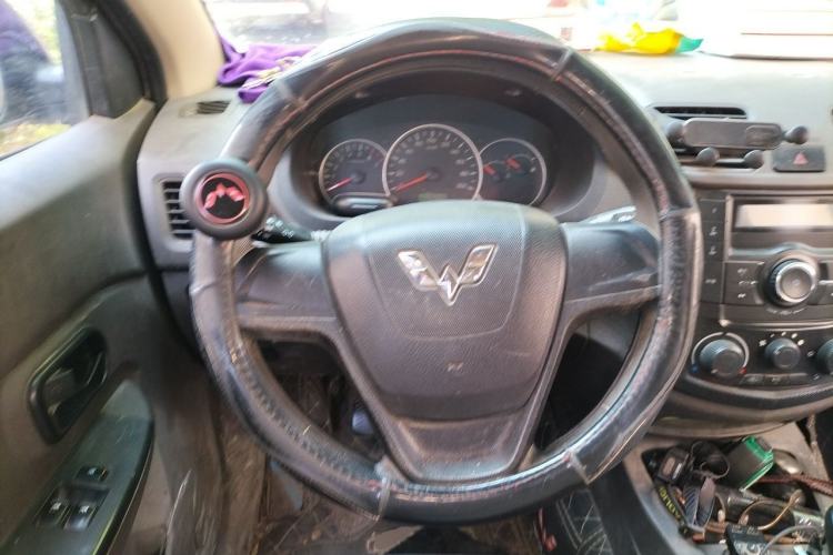 Used Wuling Hongguang 2020 1.2L S Base Model China VI LSI Steering Wheel