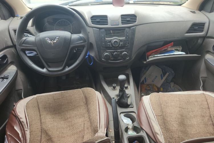 Used Wuling Hongguang 2020 1.2L S Base Model China VI LSI Center Console