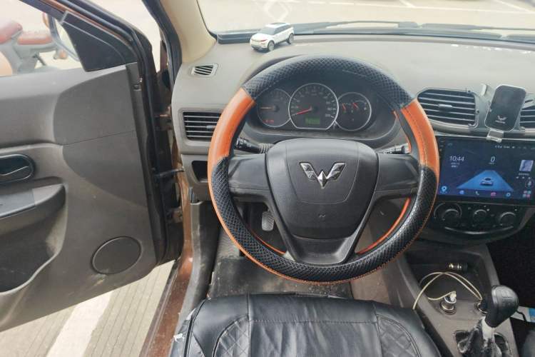 Used Wuling Hongguang 2020 1.2L S Base Model China VI LSI Steering Wheel