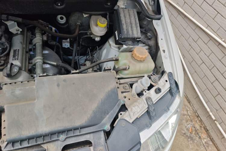 Used Wuling Hongguang 2020 1.2L S Base Model China VI LSI Engine Bay Left