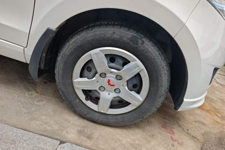 Used Wuling Hongguang 2020 1.2L S Base Model China VI LSI Right Front Wheel Hub