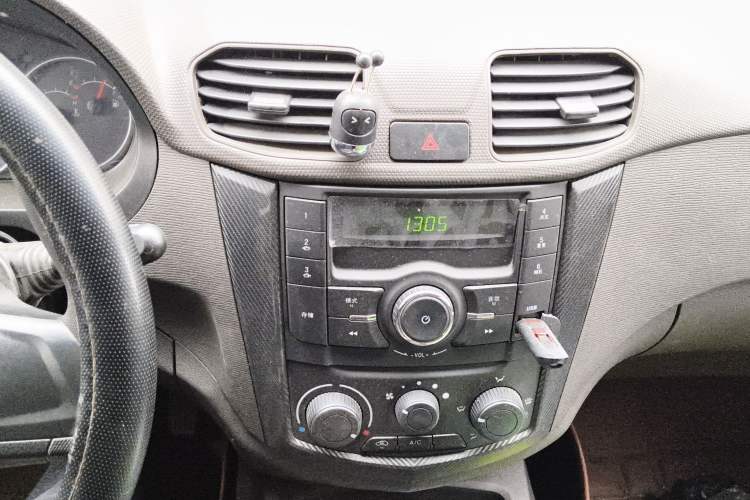Used Wuling Hongguang 2020 1.2L S Base Model China VI LSI Audio And AC Panel