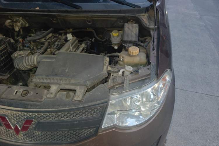 Used Wuling Hongguang 2020 1.2L S Base Model China VI LSI Engine Bay Left