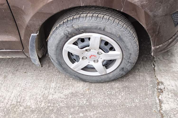 Used Wuling Hongguang 2020 1.2L S Base Model China VI LSI Right Front Wheel Hub