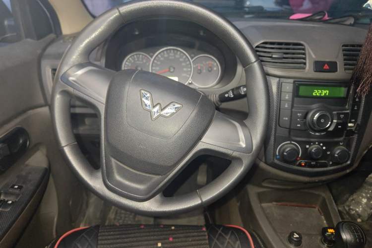 Used Wuling Hongguang 2020 1.2L S Base Model China VI LSI Steering Wheel