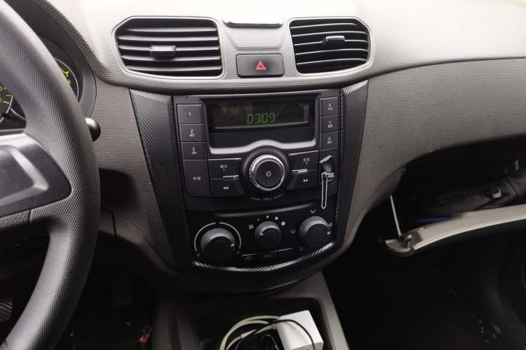 Used Wuling Hongguang 2020 1.2L S Base Model China VI LSI Audio And AC Panel