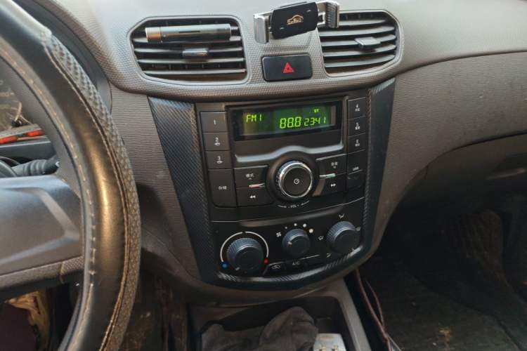 Used Wuling Hongguang 2020 1.2L S Base Model China VI LSI Audio And AC Panel