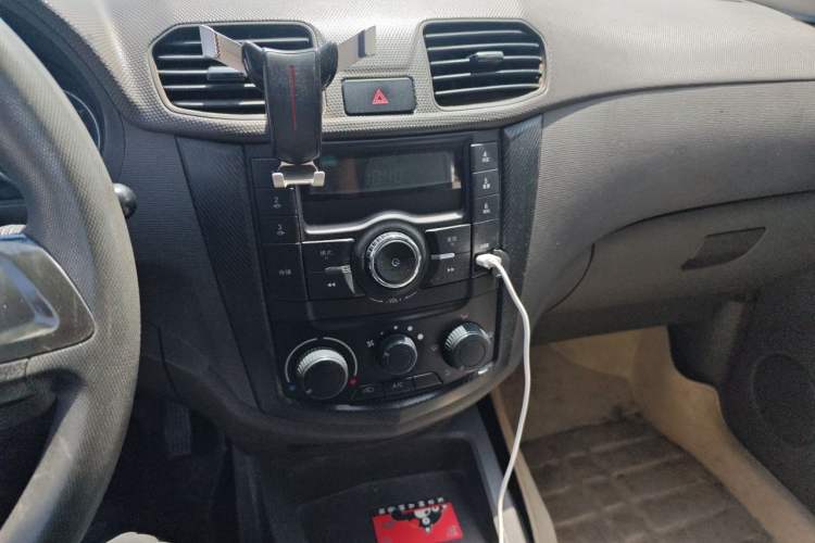 Used Wuling Hongguang 2020 1.2L S Base Model China VI LSI Audio And AC Panel