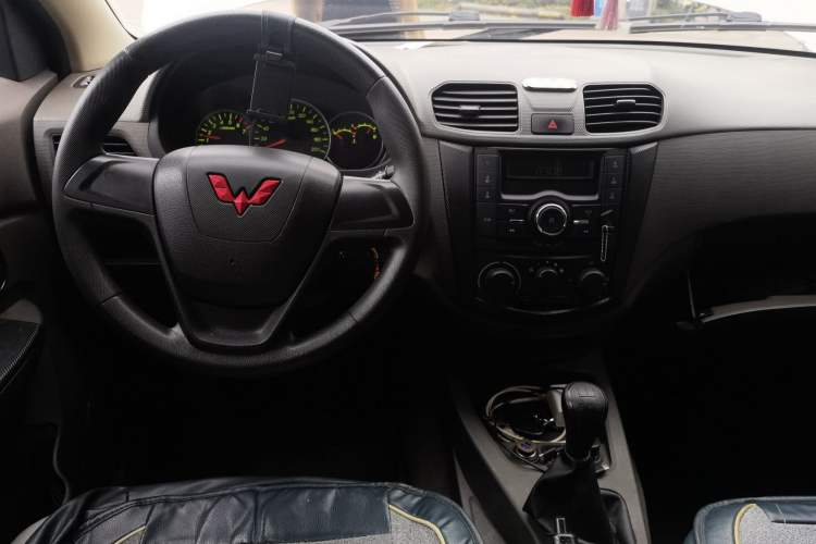 Used Wuling Hongguang 2020 1.2L S Base Model China VI LSI Center Console