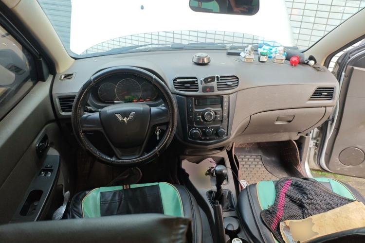 Used Wuling Hongguang 2020 1.2L S Base Model China VI LSI Center Console