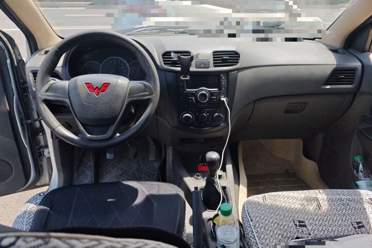 Used Wuling Hongguang 2020 1.2L S Base Model China VI LSI Center Console