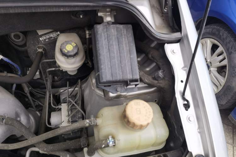 Used Wuling Hongguang 2020 1.2L S Base Model China VI LSI Engine Bay Left