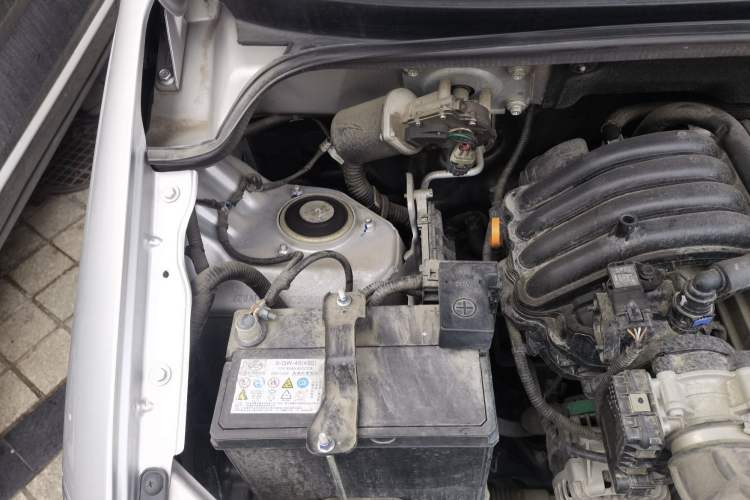 Used Wuling Hongguang 2020 1.2L S Base Model China VI LSI Engine Bay Right