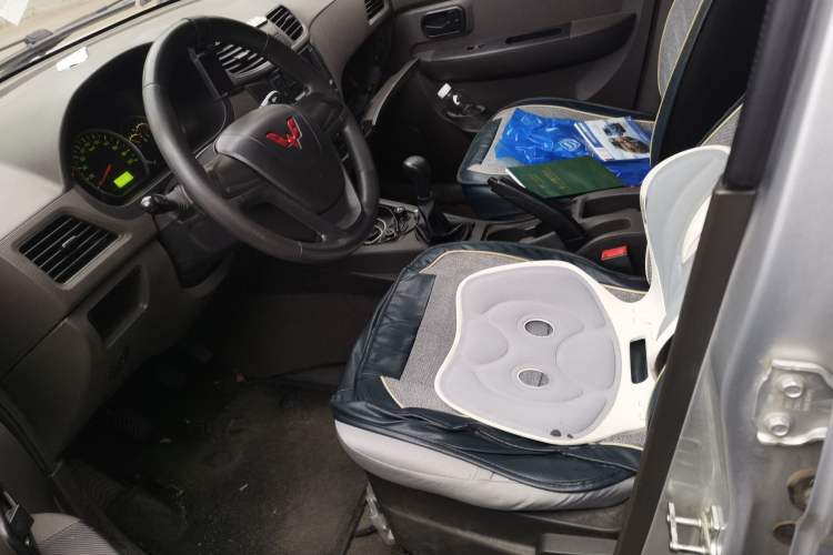 Used Wuling Hongguang 2020 1.2L S Base Model China VI LSI Left Front Seat