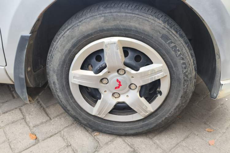 Used Wuling Hongguang 2020 1.2L S Base Model China VI LSI Right Front Wheel Hub