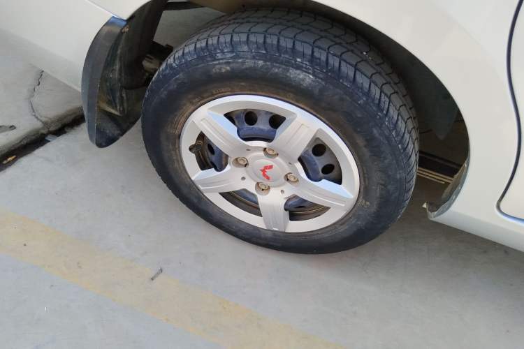 Used Wuling Hongguang 2020 1.2L S Base Model China VI LSI Right Rear Wheel Hub