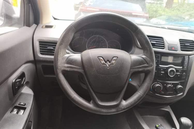 Used Wuling Hongguang 2020 1.2L S Base Model China VI LSI Steering Wheel