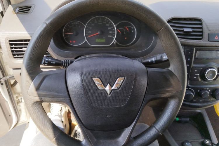 Used Wuling Hongguang 2020 1.2L S Base Model China VI LSI Steering Wheel