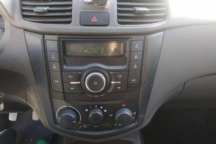 Used Wuling Hongguang 2020 1.2L S Base Model China VI LSI Audio And AC Panel