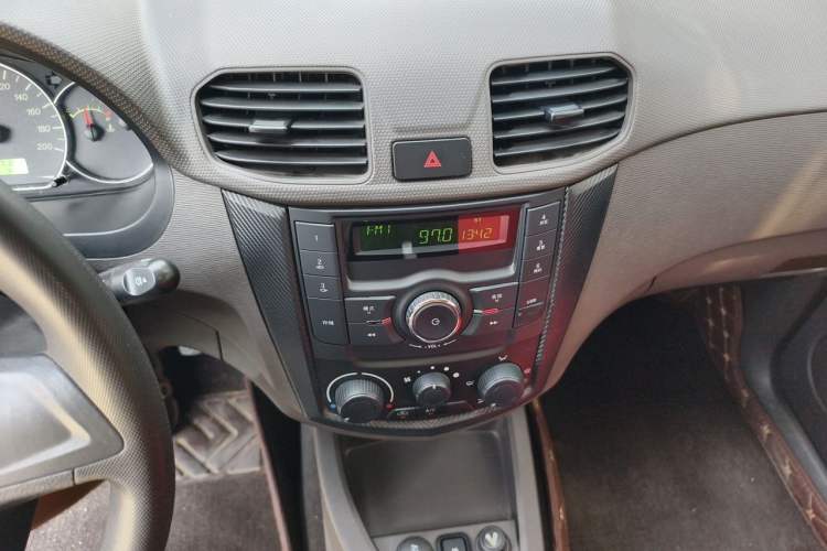 Used Wuling Hongguang 2020 1.2L S Base Model China VI LSI Audio And AC Panel