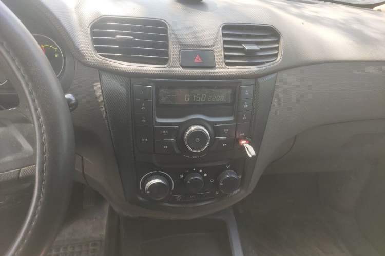 Used Wuling Hongguang 2020 1.2L S Base Model China VI LSI Audio And AC Panel