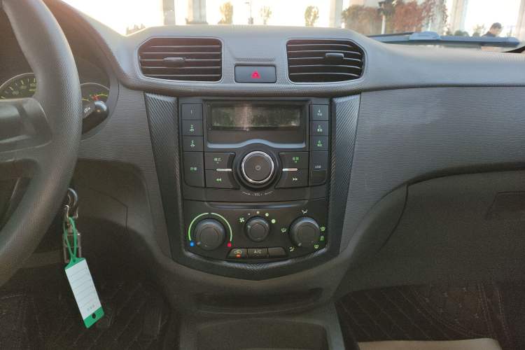 Used Wuling Hongguang 2020 1.2L S Base Model China VI LSI Audio And AC Panel