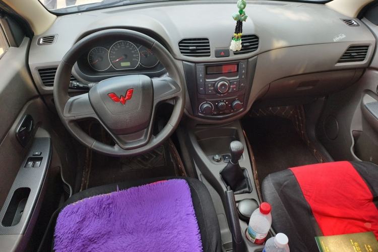 Used Wuling Hongguang 2020 1.2L S Base Model China VI LSI Center Console