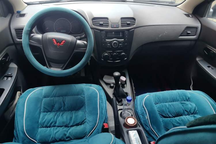 Used Wuling Hongguang 2020 1.2L S Base Model China VI LSI Center Console