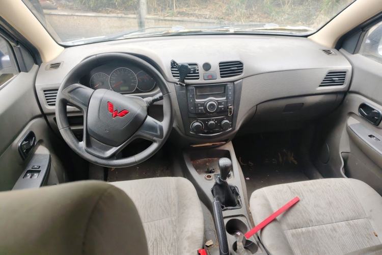 Used Wuling Hongguang 2020 1.2L S Base Model China VI LSI Center Console