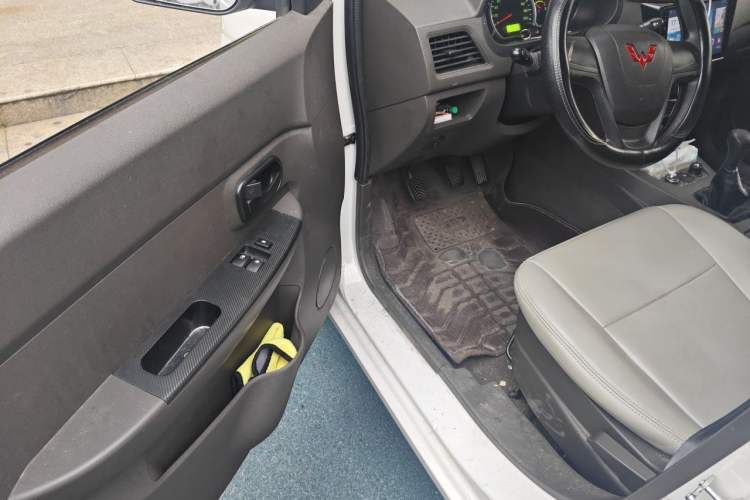 Used Wuling Hongguang 2020 1.2L S Base Model China VI LSI Driver Seat