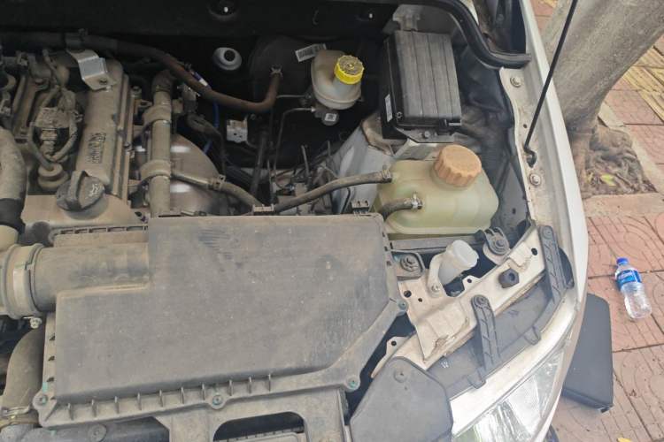 Used Wuling Hongguang 2020 1.2L S Base Model China VI LSI Engine Bay Left