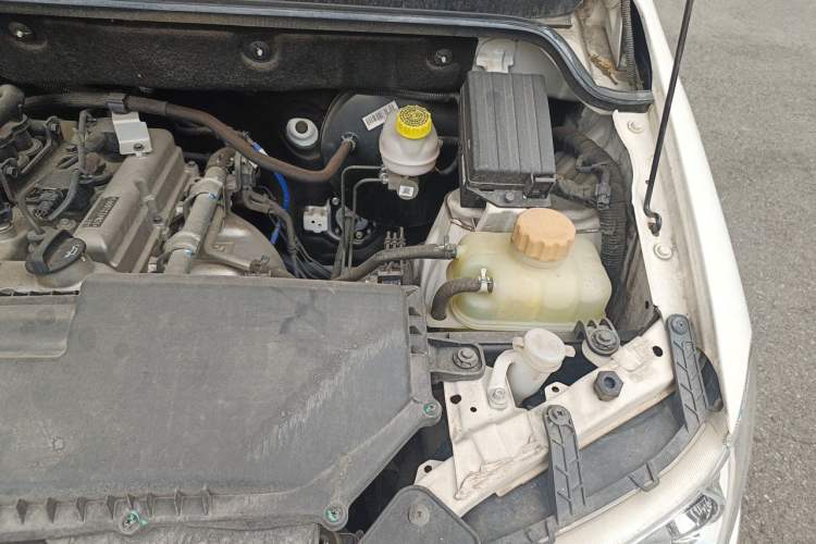 Used Wuling Hongguang 2020 1.2L S Base Model China VI LSI Engine Bay Left