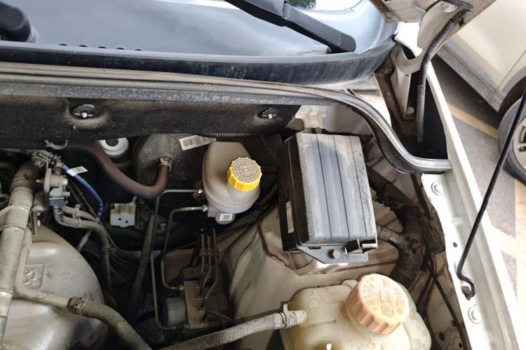 Used Wuling Hongguang 2020 1.2L S Base Model China VI LSI Engine Bay Left