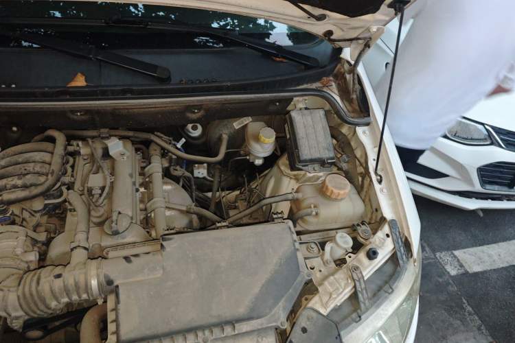 Used Wuling Hongguang 2020 1.2L S Base Model China VI LSI Engine Bay Left
