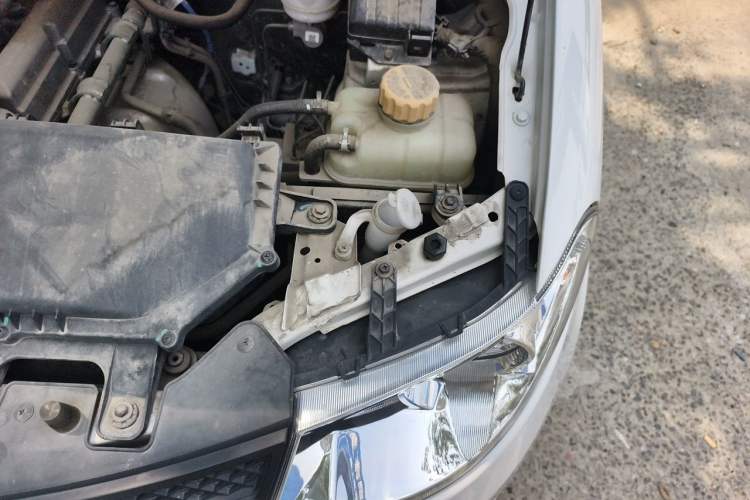 Used Wuling Hongguang 2020 1.2L S Base Model China VI LSI Engine Bay Left