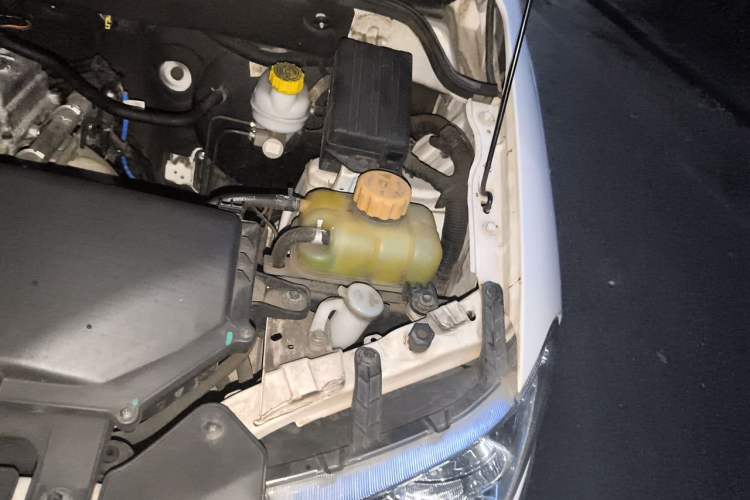 Used Wuling Hongguang 2020 1.2L S Base Model China VI LSI Engine Bay Left