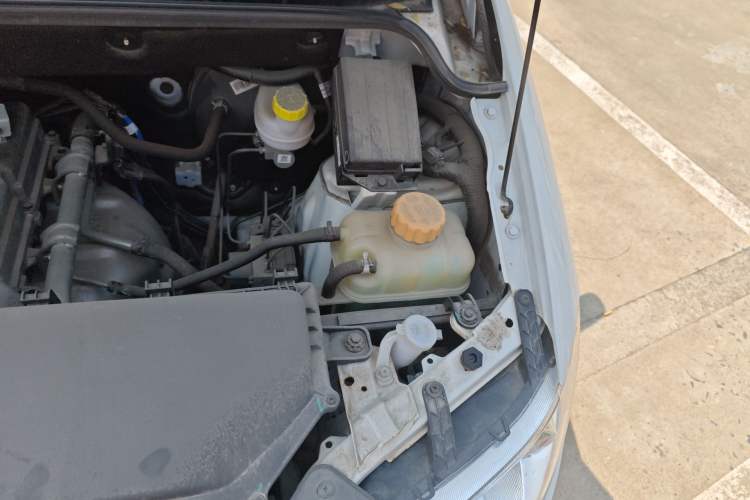 Used Wuling Hongguang 2020 1.2L S Base Model China VI LSI Engine Bay Left