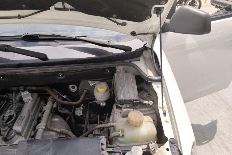 Used Wuling Hongguang 2020 1.2L S Base Model China VI LSI Engine Bay Left