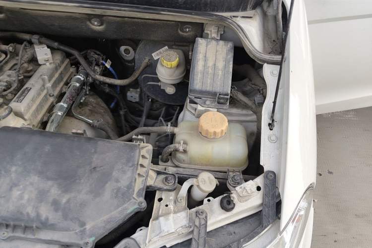 Used Wuling Hongguang 2020 1.2L S Base Model China VI LSI Engine Bay Left