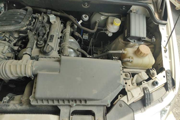 Used Wuling Hongguang 2020 1.2L S Base Model China VI LSI Engine Bay Left