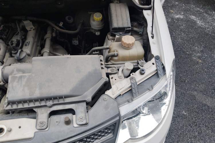 Used Wuling Hongguang 2020 1.2L S Base Model China VI LSI Engine Bay Left