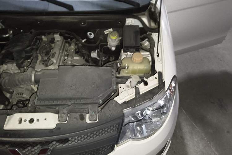 Used Wuling Hongguang 2020 1.2L S Base Model China VI LSI Engine Bay Left