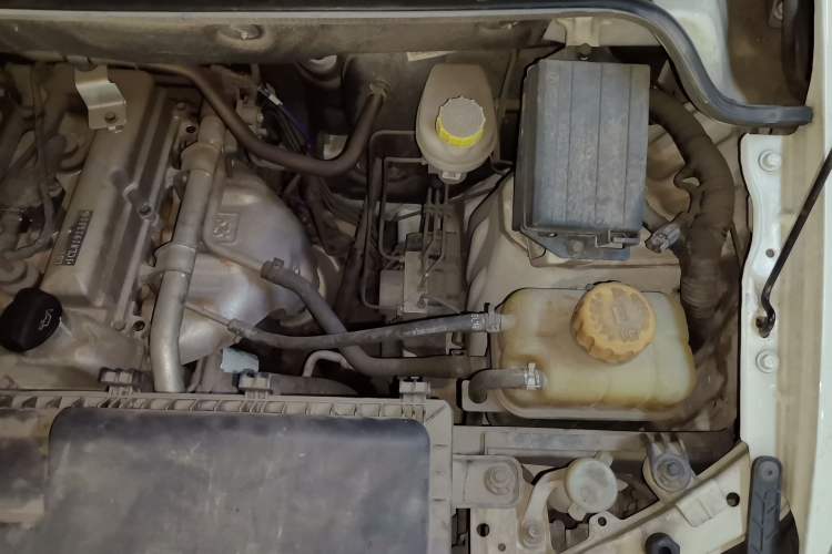 Used Wuling Hongguang 2020 1.2L S Base Model China VI LSI Engine Bay Left