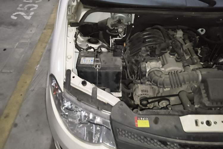 Used Wuling Hongguang 2020 1.2L S Base Model China VI LSI Engine Bay Right