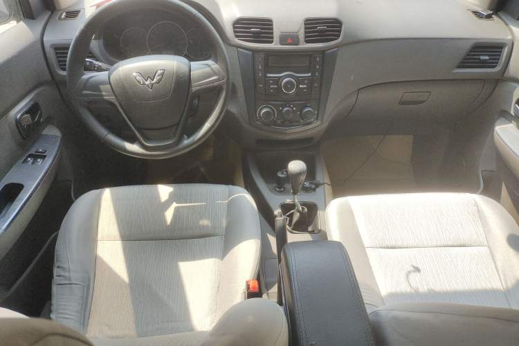 Used Wuling Hongguang 2020 1.2L S Base Model China VI LSI Interior 3